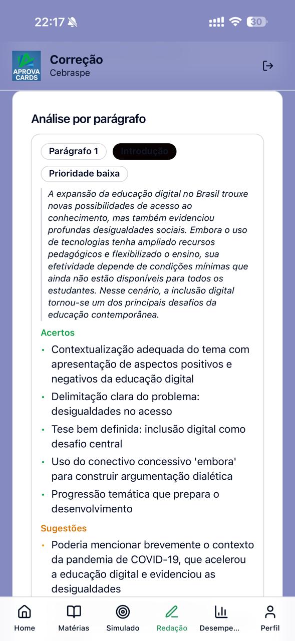 Tela de correção de redação do APROVA CARDS com comentários e sugestões organizados por parágrafo.